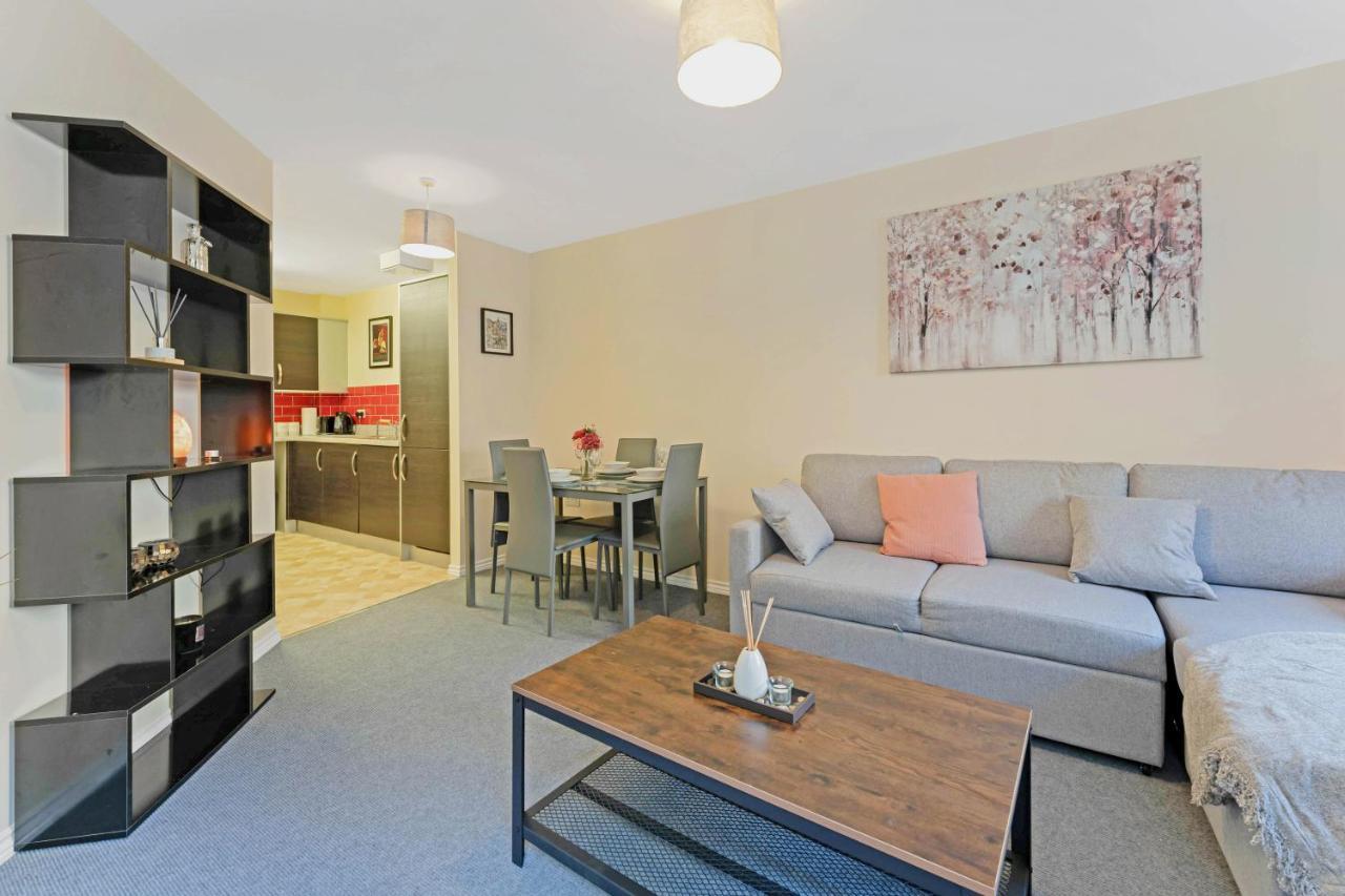 Modern & Spacious 2 Bedroom Serviced Apartment Next To Lochend Park - Private Underground Parking & Lift Available - Close To Edinburgh City Centre Buitenkant foto
