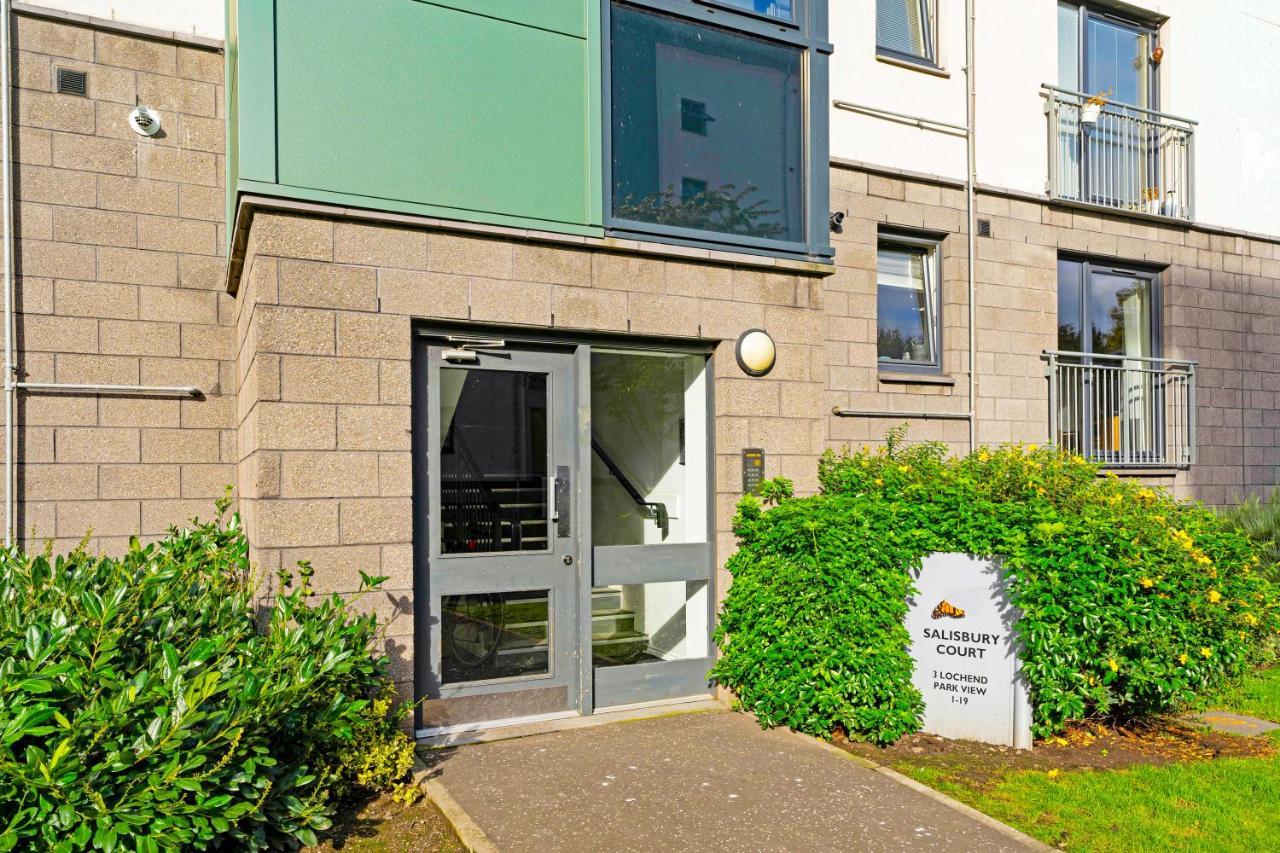 Modern & Spacious 2 Bedroom Serviced Apartment Next To Lochend Park - Private Underground Parking & Lift Available - Close To Edinburgh City Centre Buitenkant foto