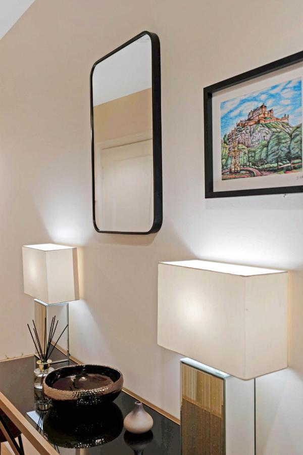 Modern & Spacious 2 Bedroom Serviced Apartment Next To Lochend Park - Private Underground Parking & Lift Available - Close To Edinburgh City Centre Buitenkant foto